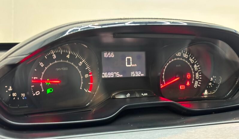 
								PEUGEOT 208 ALLURE 1.6 VTI MT 2017 CON 69.000KM lleno									