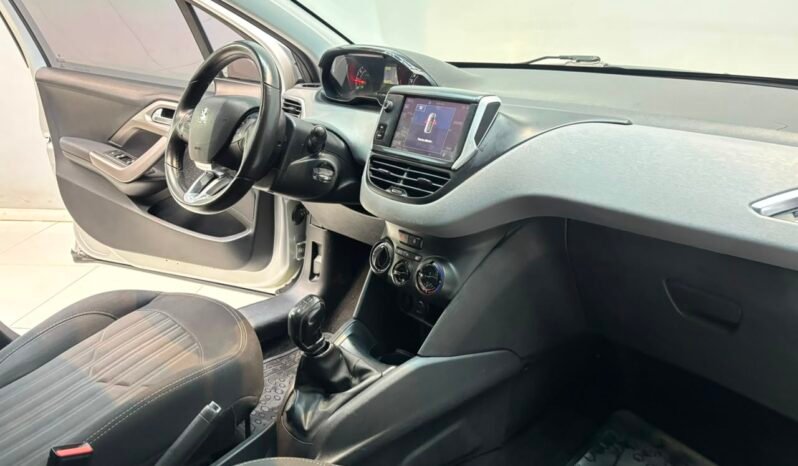 
								PEUGEOT 208 ALLURE 1.6 VTI MT 2017 CON 69.000KM lleno									