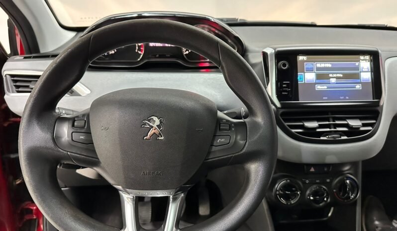 
								PEUGEOT 208 ALLURE TOUCHSCREEN 2014 CON 124.000KM lleno									