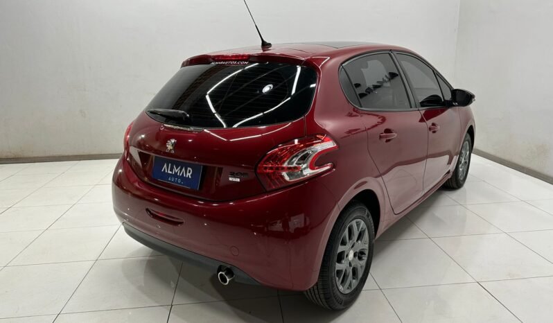 
								PEUGEOT 208 ALLURE TOUCHSCREEN 2014 CON 124.000KM lleno									