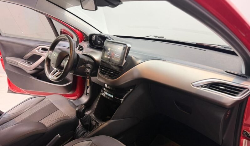 
								PEUGEOT 208 1.6 VTI FELINE MT CON 42.000KM lleno									