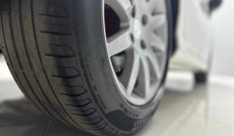 
								308 1.6 HDI ALLURE NAV CON 131.000KM lleno									