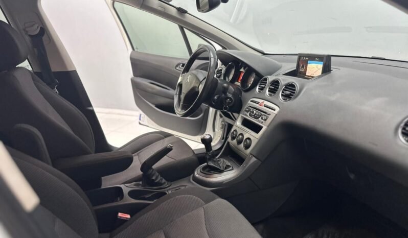 
								308 1.6 HDI ALLURE NAV CON 131.000KM lleno									