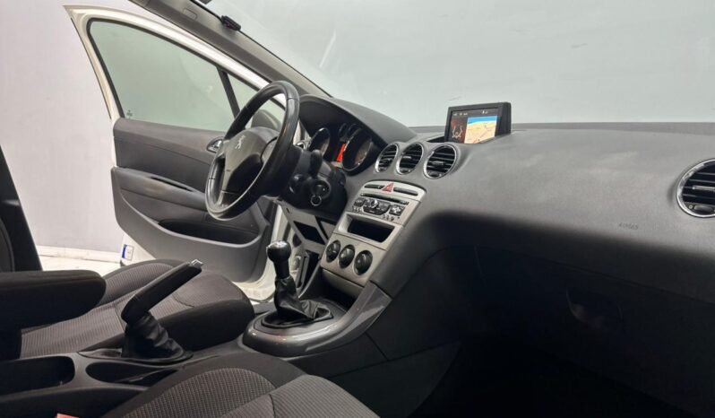 
								308 1.6 HDI ALLURE NAV CON 131.000KM lleno									