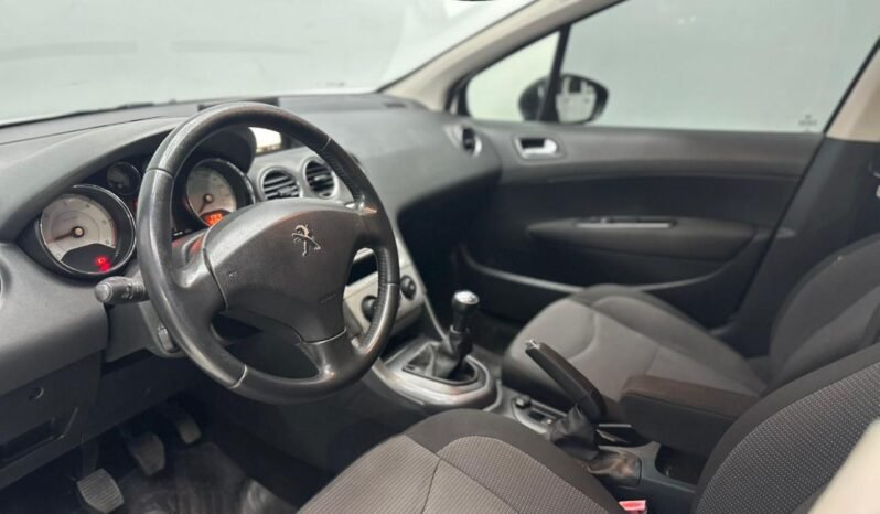 
								308 1.6 HDI ALLURE NAV CON 131.000KM lleno									