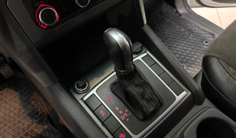 
								VOLKSWAGEN AMAROK 2.0 180 CV 4X2 DARK LABEL AT 2016 CON 171.000KM lleno									
