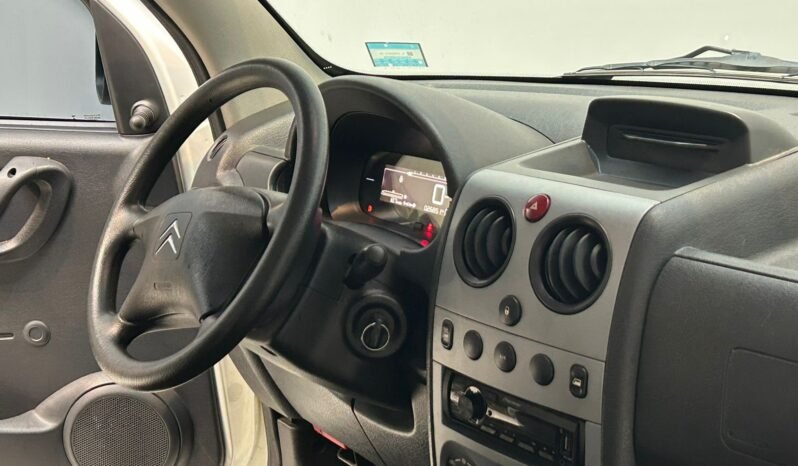 
								CITROEN BERLINGO FURGON 1.6 BUSINESS CON 27.000KM lleno									