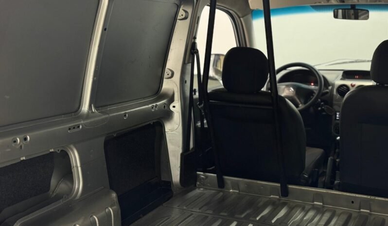 
								CITROEN BERLINGO FURGON VTI 115 BUSINESS 2018 CON 89.000KM lleno									