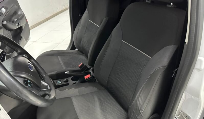 
								FORD FIESTA SE 2018 103000KM lleno									