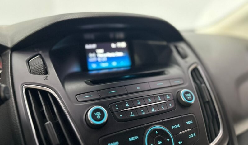 
								FORD FOCUS 5P S 2018 CON 125.000KM lleno									