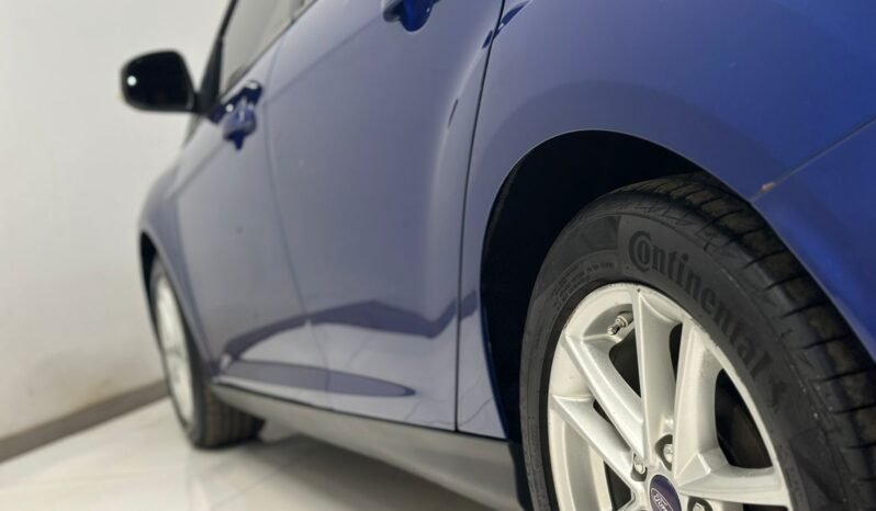 
								FORD FOCUS 5P S 2018 CON 125.000KM lleno									