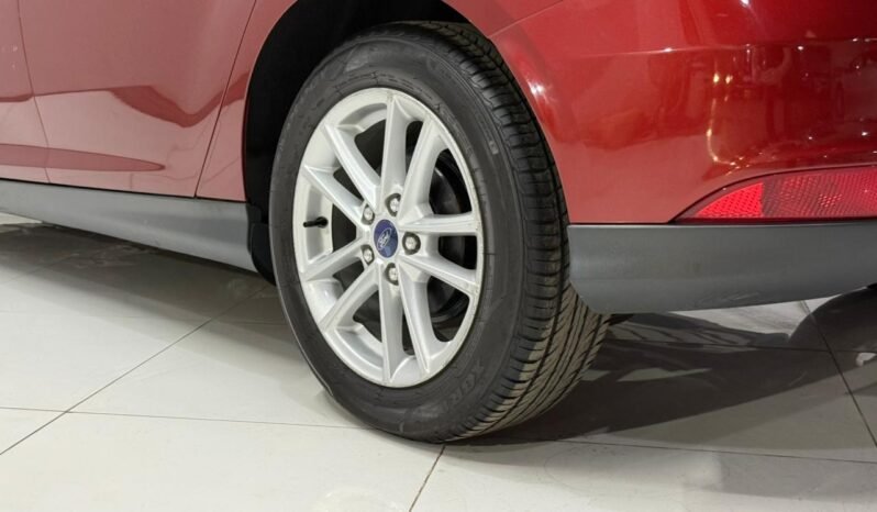 
								FORD FOCUS S 1.6 5P 2017 CON 96.000KM lleno									
