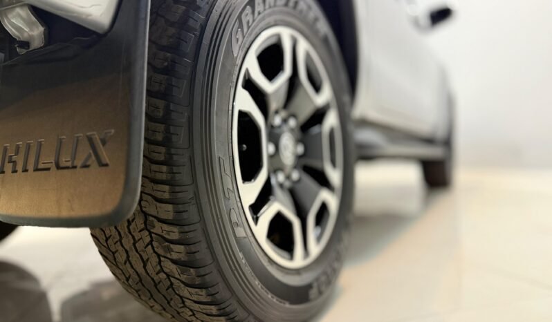 
								TOYOTA HILUX SRV 4X4 AT CON 47.000KM lleno									