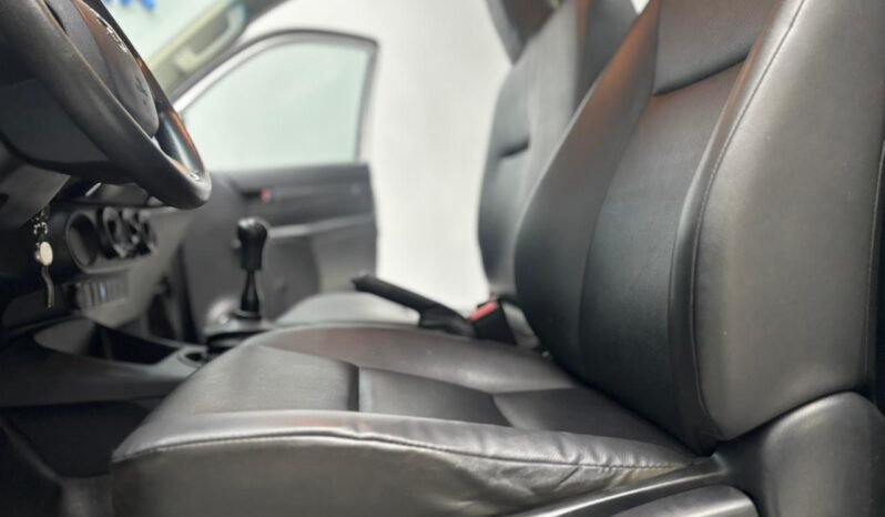 
								TOYOTA HILUX 4X2 C/S DX 2.4 TDI 6 M/T 2016 CON 76.000KM lleno									