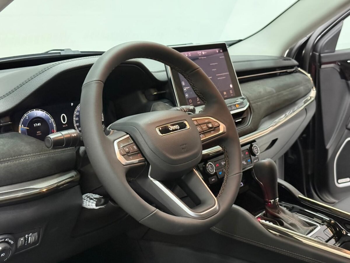 COMMANDER 1.3 TURBO LIMITED 4X2 AT6