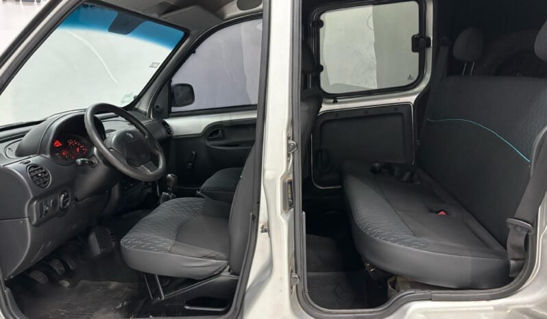 
								RENAULT KANGOO 1.6 5 ASIENTOS CONFORT 2017 CON 104.000KM lleno									