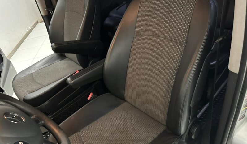 
								MERCEDES BENZ VIANO CDI AT 2011 165000KM lleno									