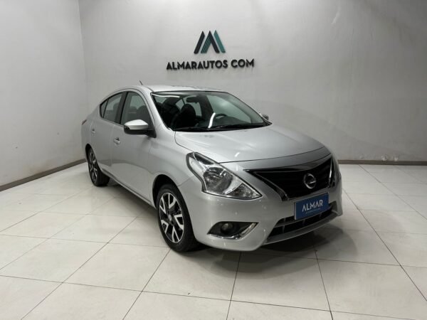 NISSAN VERSA EXCLUSIVE AT PURE DRIVE 2017 CON 88000KM