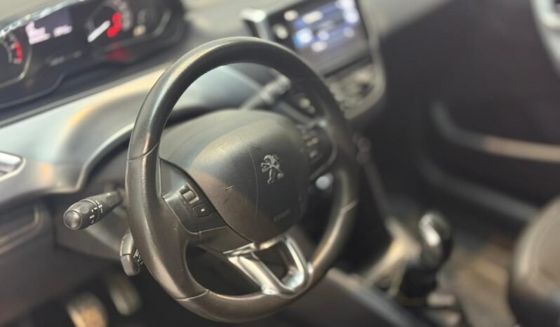
								PEUGEOT 208 1.6 VTI FELINE CON 65.000KM lleno									