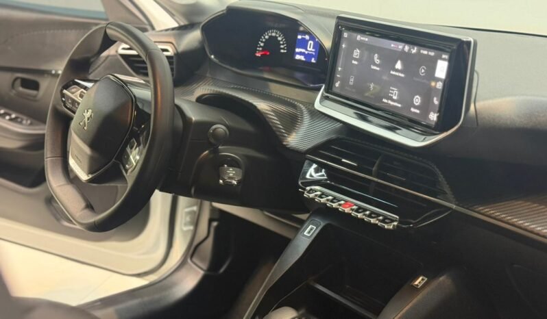 
								208 1.2T GT TIPTRONIC CON 25.000KM lleno									