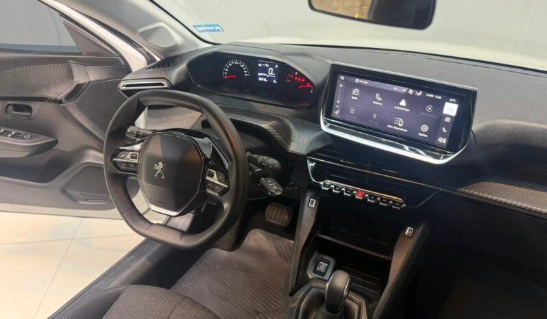 
								208 1.2T GT TIPTRONIC CON 25.000KM lleno									