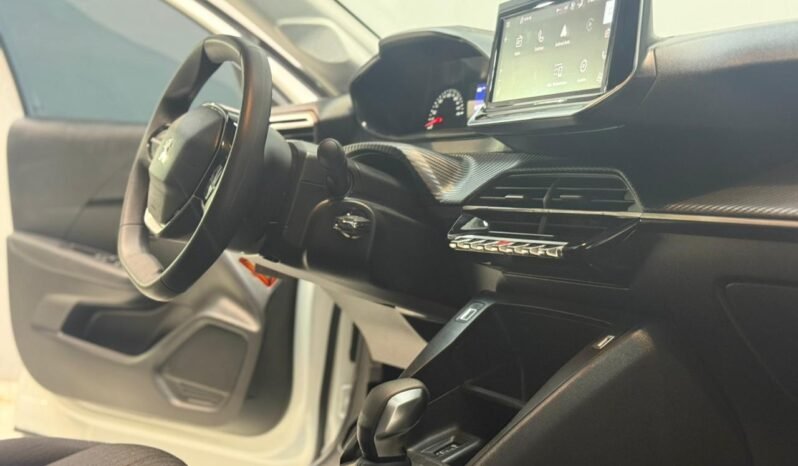 
								208 1.2T GT TIPTRONIC CON 25.000KM lleno									