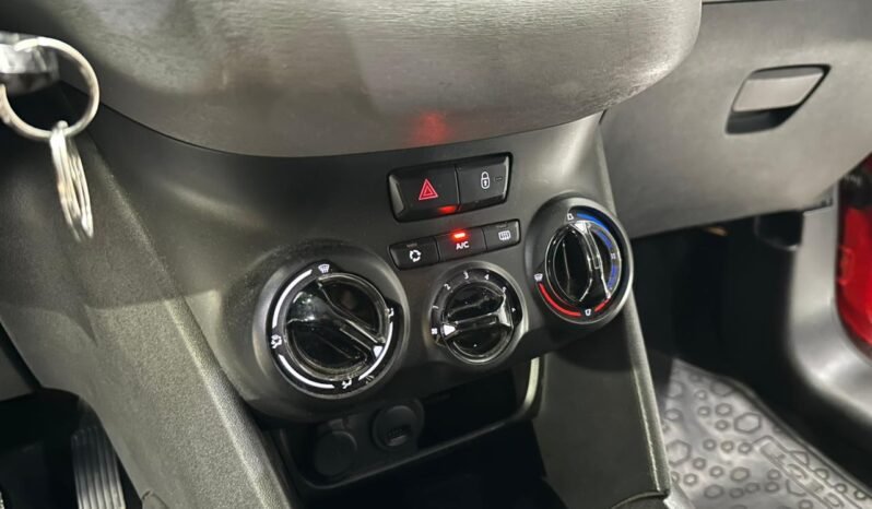 
								PEUGEOT 208 ACTIVE 2017 93000KM lleno									