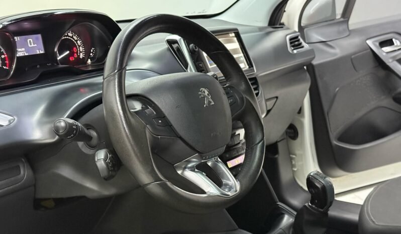 
								PEUGEOT 208 FELINE 5P 2014 75000KM lleno									