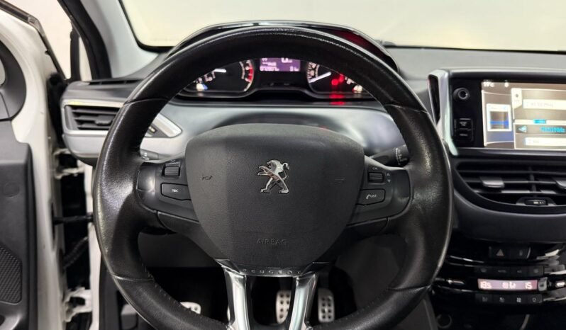 
								PEUGEOT 208 FELINE 5P 2014 75000KM lleno									