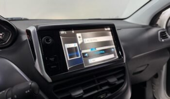 
									PEUGEOT 208 FELINE 5P 2014 75000KM lleno								