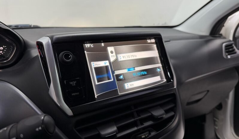 
								PEUGEOT 208 FELINE 5P 2014 75000KM lleno									