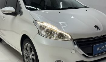 
									PEUGEOT 208 FELINE 5P 2014 75000KM lleno								