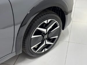 PEUGEOT 208 GT T200 2025 0KM (1)