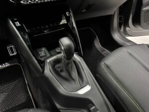 PEUGEOT 208 GT T200 2025 0KM (1)
