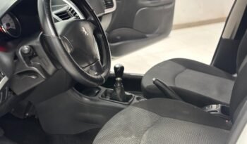 
									PEUGEOT 207 1.4 ALLURE 2013 CON 135.000KM lleno								