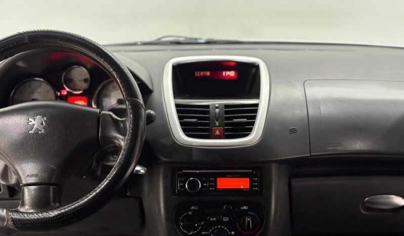 
								PEUGEOT 207 1.4 ALLURE 2013 CON 135.000KM lleno									