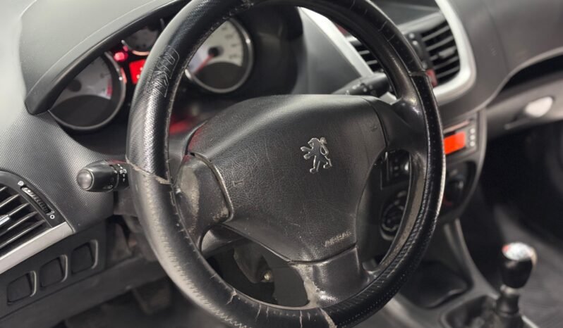 
								PEUGEOT 207 1.4 ALLURE 2013 CON 135.000KM lleno									