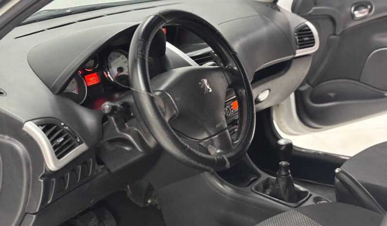 
								PEUGEOT 207 1.4 ALLURE 2013 CON 135.000KM lleno									
