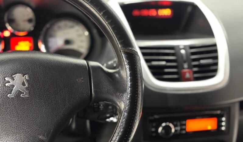
								PEUGEOT 207 1.4 ALLURE 2013 CON 135.000KM lleno									