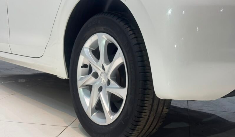 
								PEUGEOT 208 ALLURE 1.5N TOUCHSCREEN 2016 CON 75.000KM lleno									