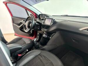 Peugeot 208 FELINE