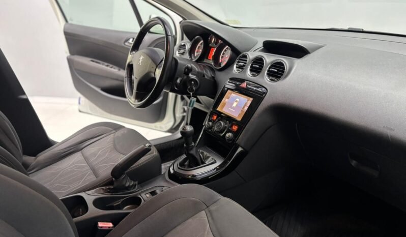 
								PEUGEOT 308 1.6 ALLURE NAV 2015 CON 111.000KM lleno									