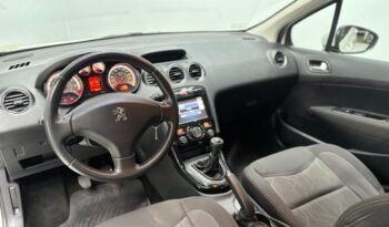 
									PEUGEOT 308 1.6 ALLURE NAV 2015 CON 111.000KM lleno								