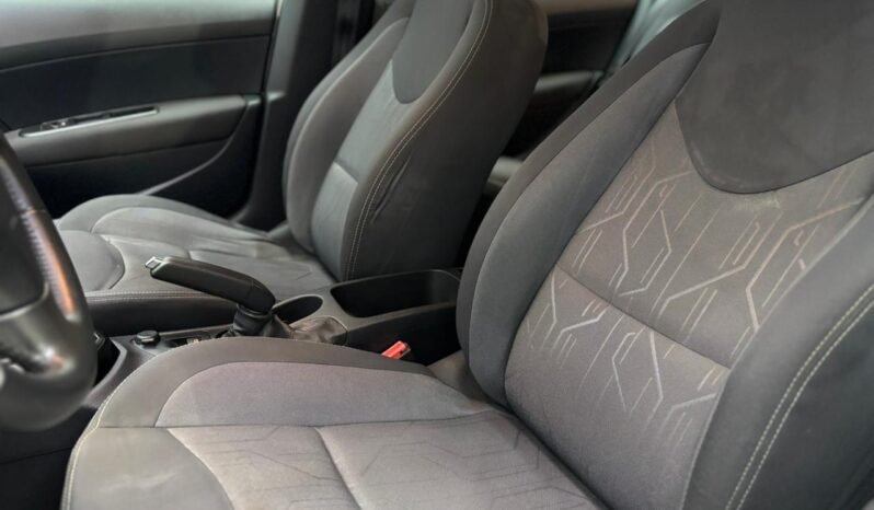 
								PEUGEOT 308 1.6 ALLURE NAV 2015 CON 111.000KM lleno									