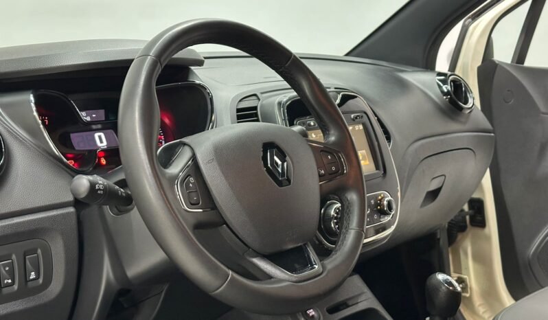 
								RENAULT CAPTUR INTENS 2020 CON 73000KM lleno									
