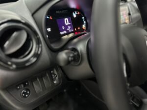 KWID 1.0 ICONIC BT