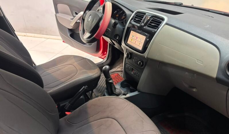 
								RENAULT LOGAN PRIVILEGE 1.6 16V 2019 CON 104.000KM lleno									