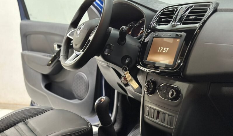 RENAULT SANDERO 1.6 INTENSE 2023 0KM lleno