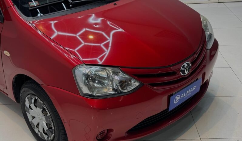 
								TOYOTA ETIOS X 1.5 M/T CON 88.000KM lleno									