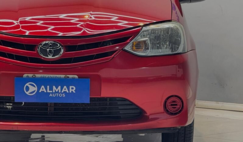 
								TOYOTA ETIOS X 1.5 M/T CON 88.000KM lleno									